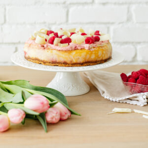 Gâteau au fromage au chocolat blanc et à la framboise
